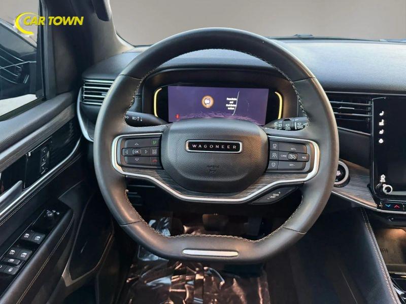 Vehicle photo 26