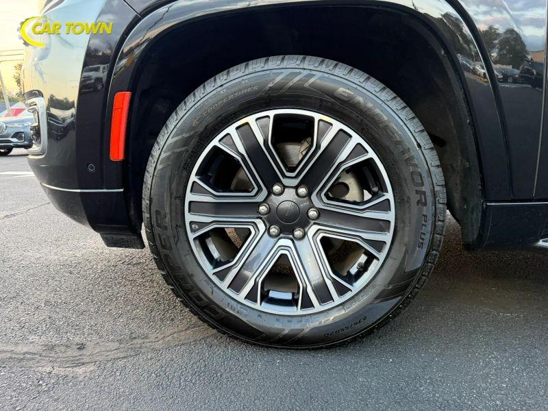 Vehicle photo 32