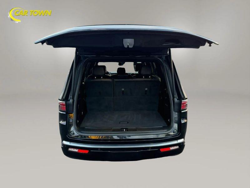 Vehicle photo 33