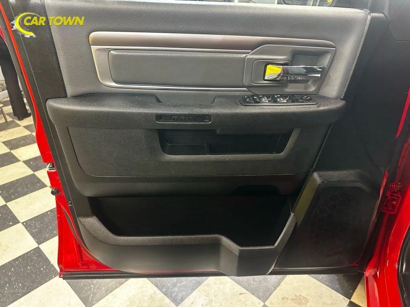 Vehicle photo 18