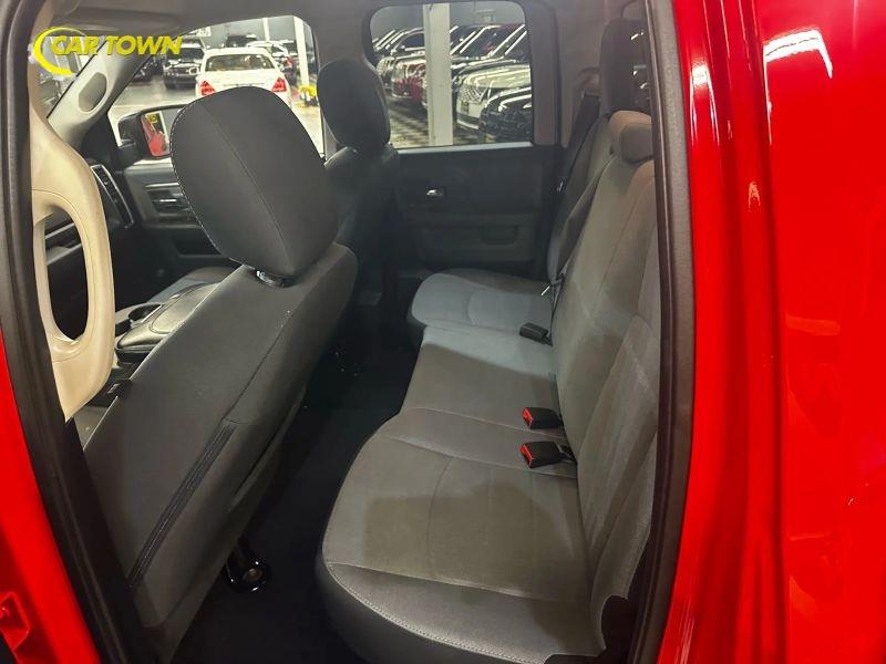 Vehicle photo 26
