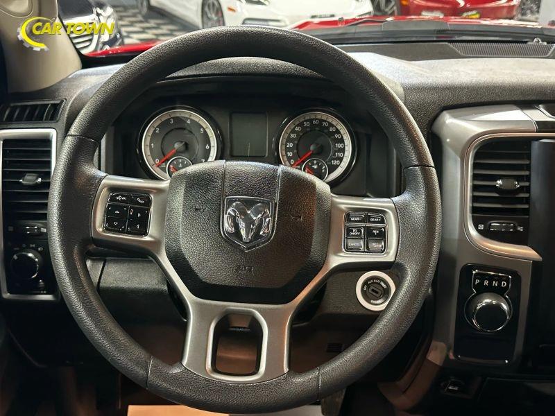 Vehicle photo 29