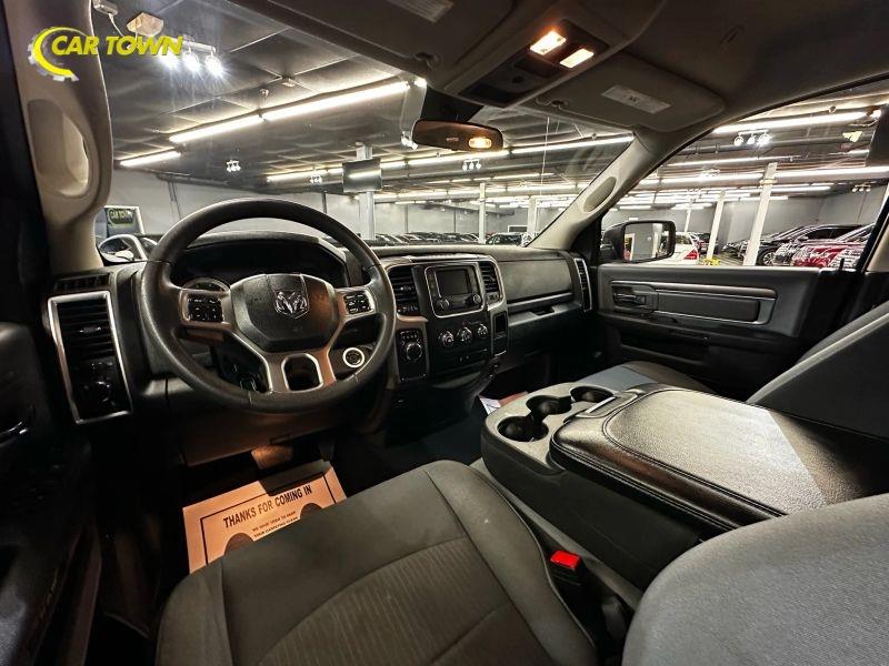 Vehicle photo 30