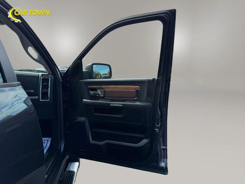 Vehicle photo 19