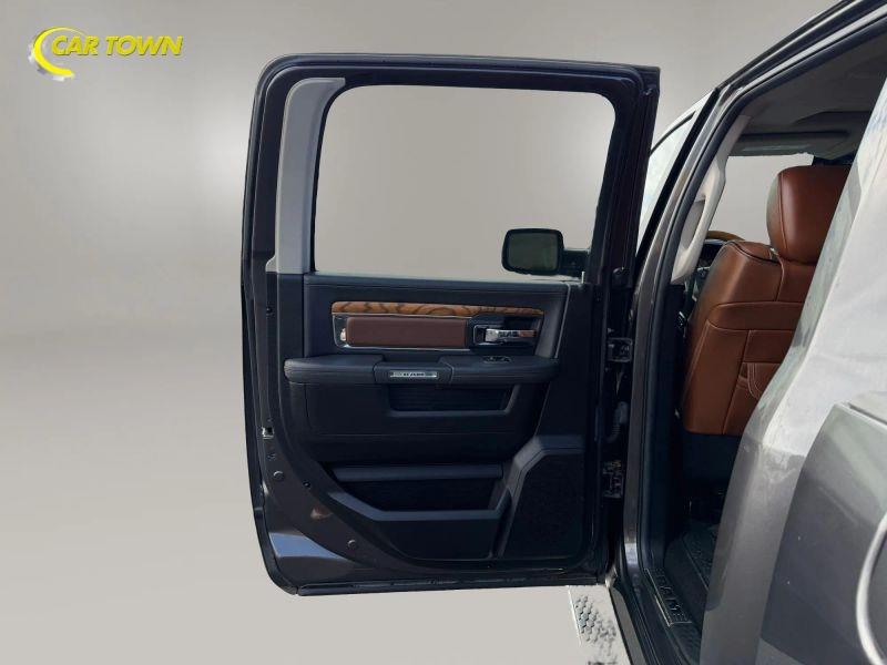 Vehicle photo 23