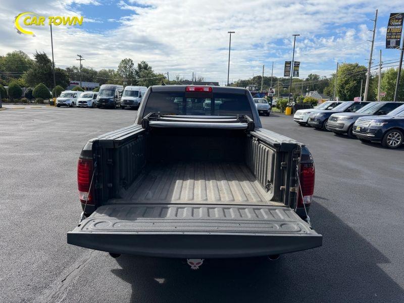 Vehicle photo 25