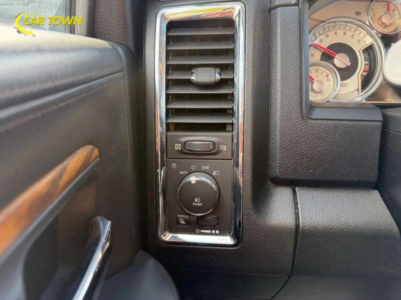 Vehicle photo 33