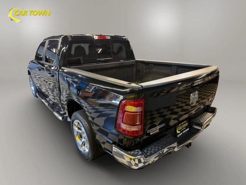 Vehicle photo 12
