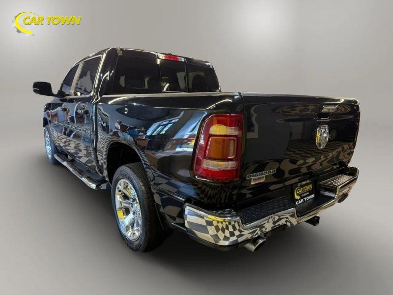Vehicle photo 13