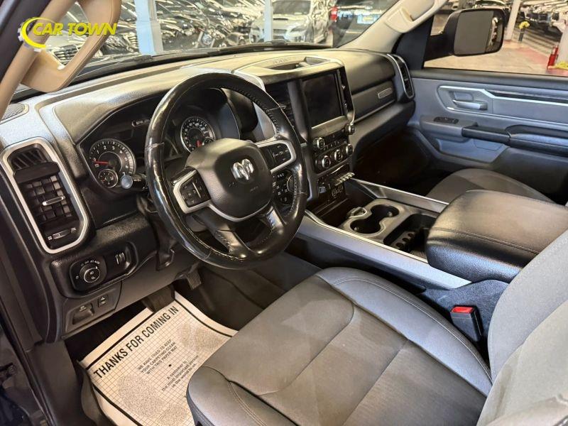 Vehicle photo 16