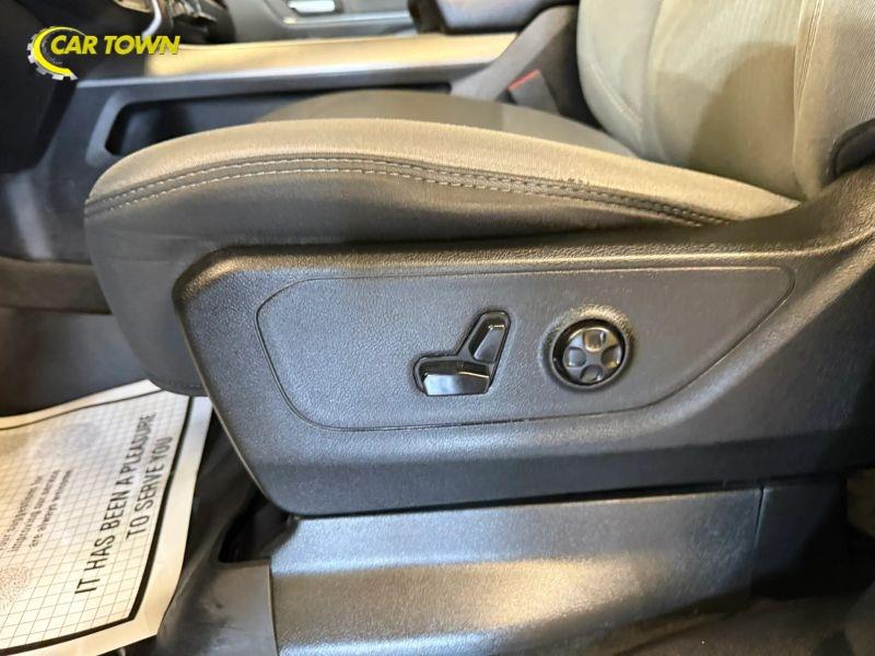 Vehicle photo 18
