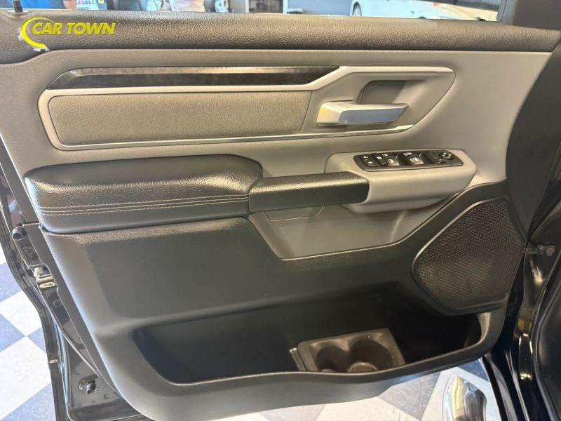 Vehicle photo 19
