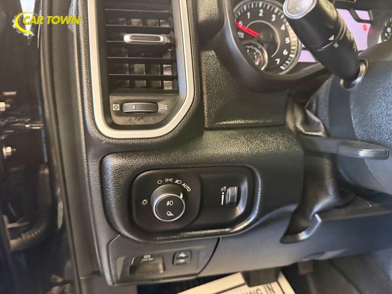 Vehicle photo 20