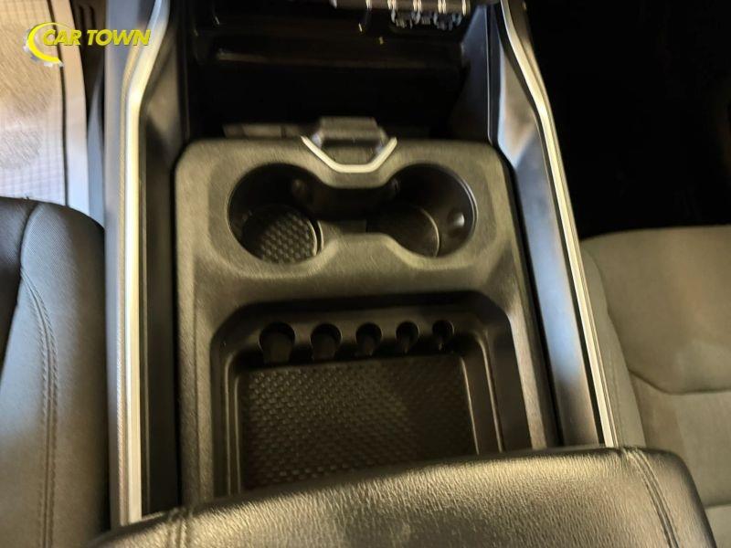 Vehicle photo 21