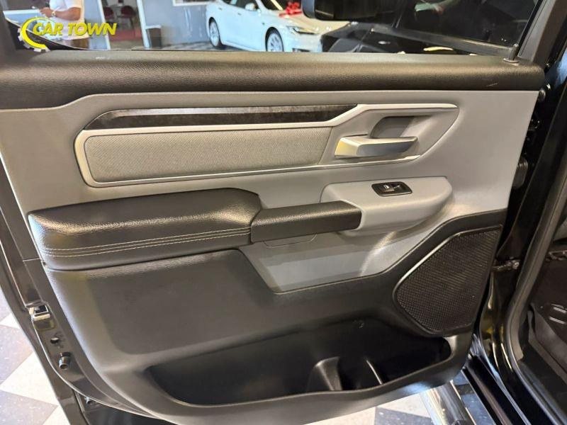 Vehicle photo 23