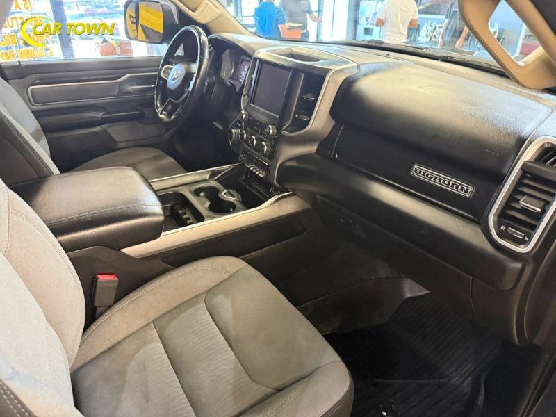 Vehicle photo 24