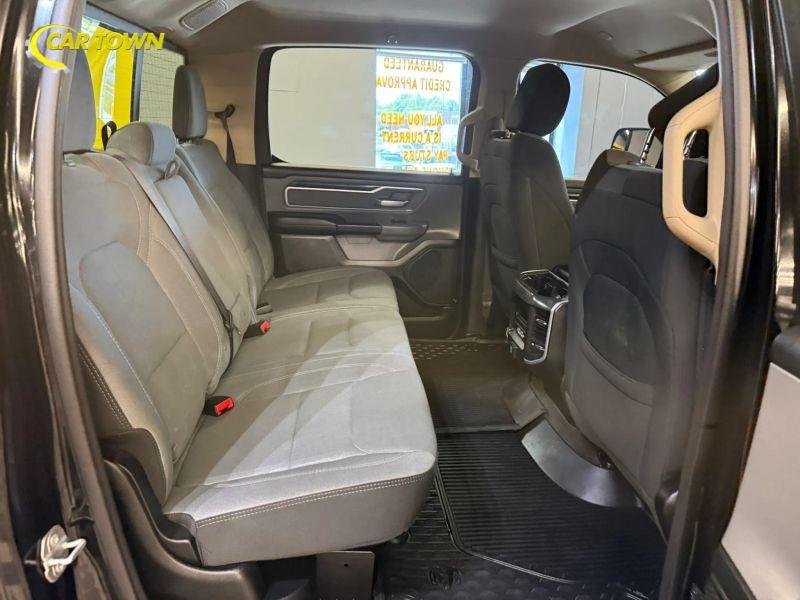 Vehicle photo 28