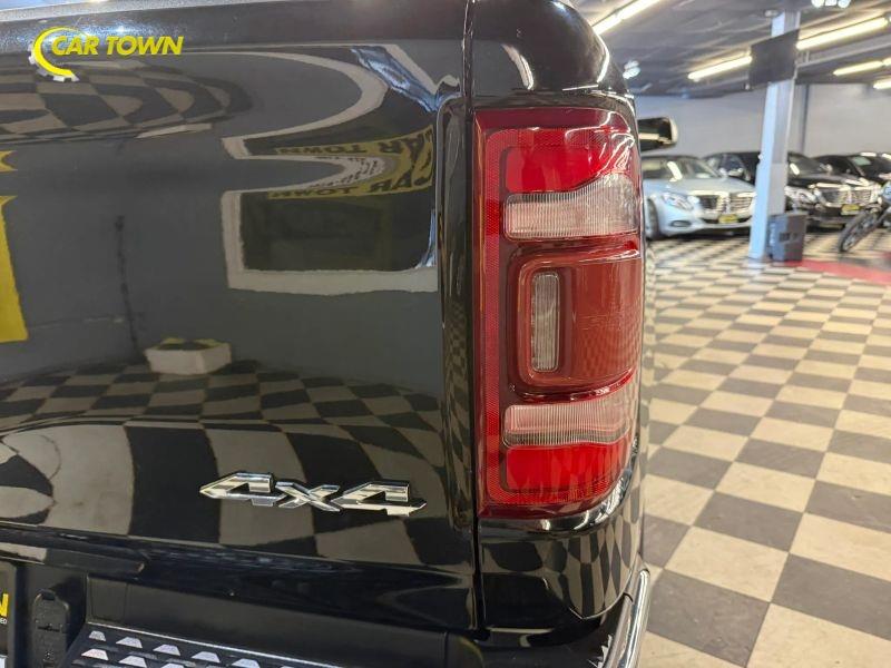 Vehicle photo 31
