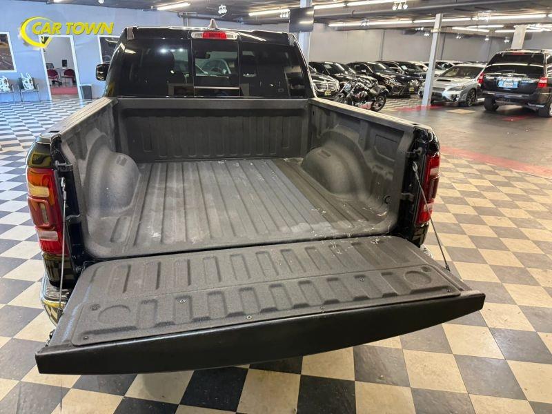 Vehicle photo 33