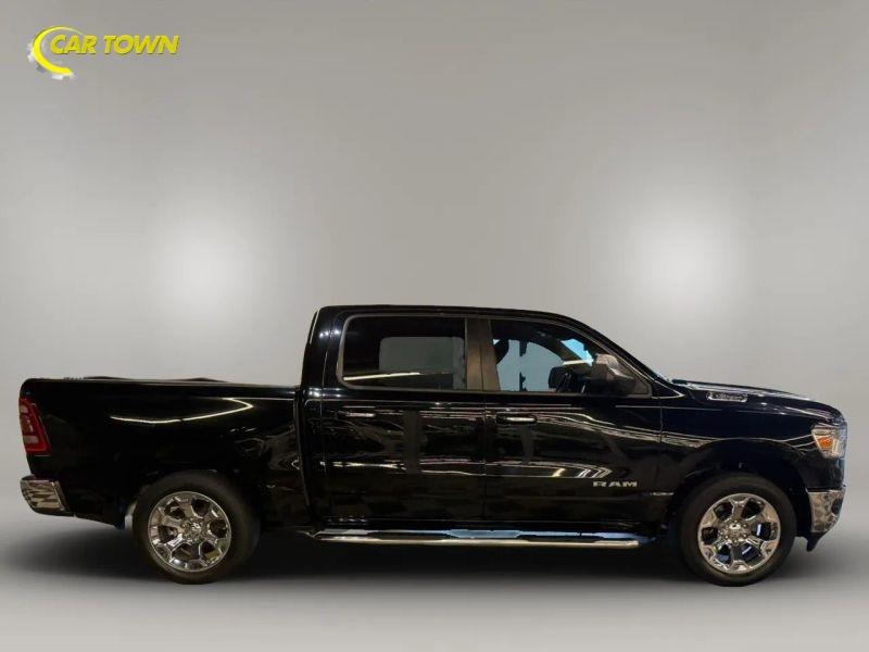Vehicle photo 7