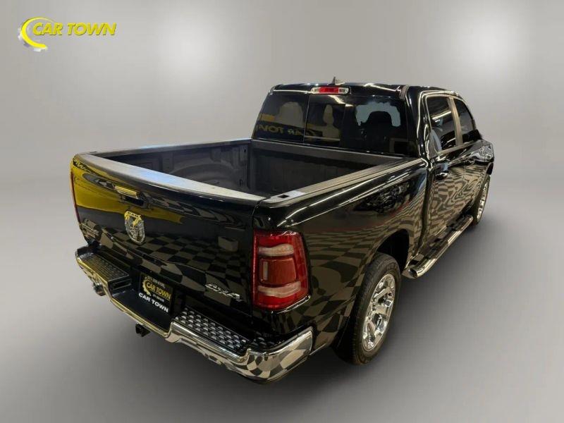 Vehicle photo 8