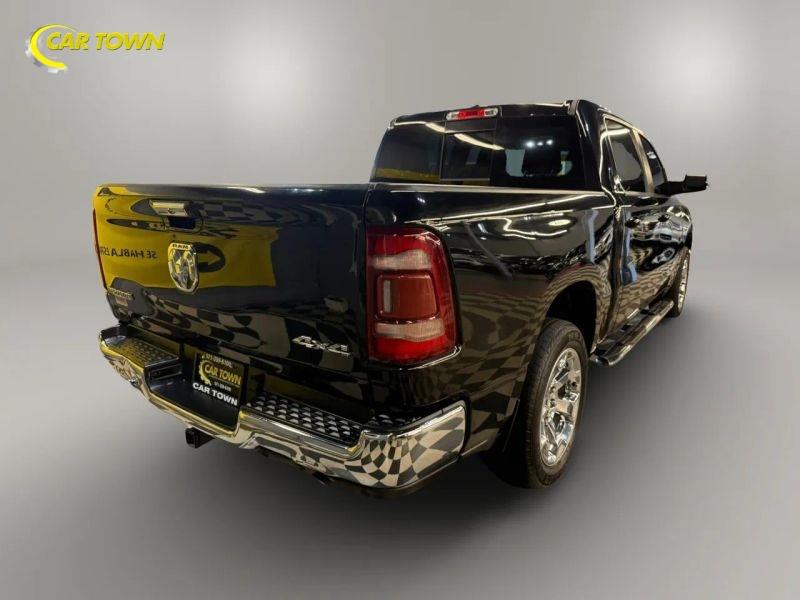 Vehicle photo 9