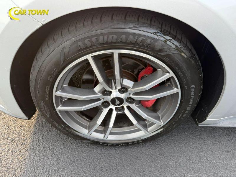 Vehicle photo 15