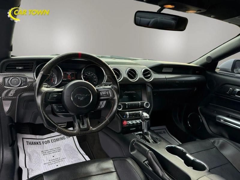 Vehicle photo 17
