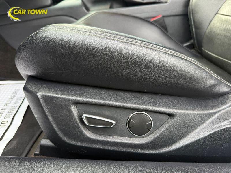 Vehicle photo 21