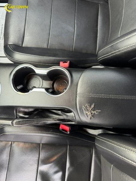 Vehicle photo 23