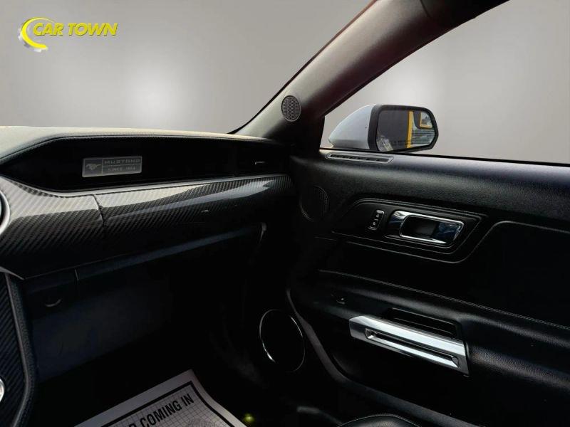 Vehicle photo 26