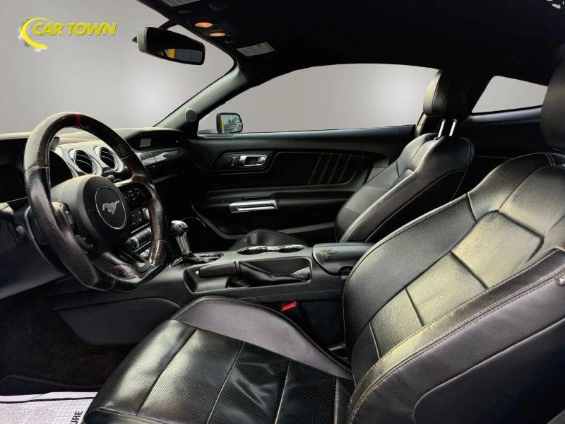 Vehicle photo 29