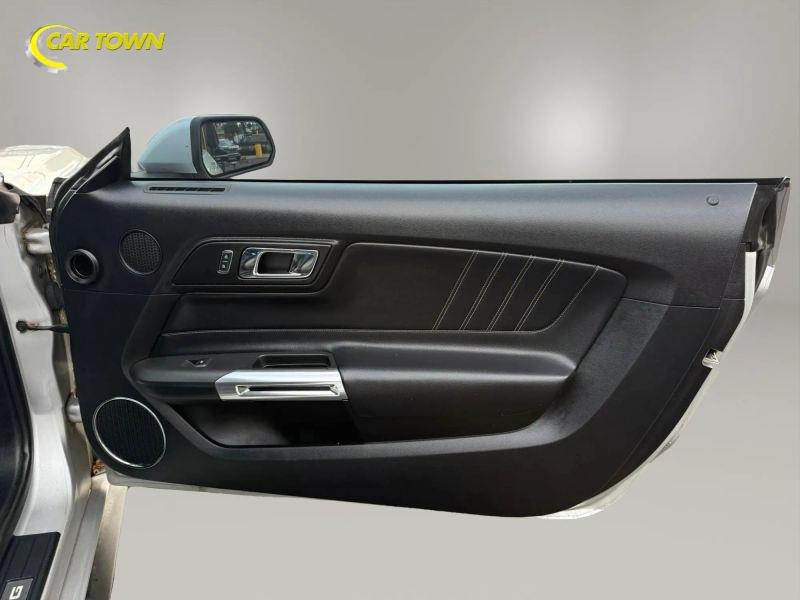 Vehicle photo 31