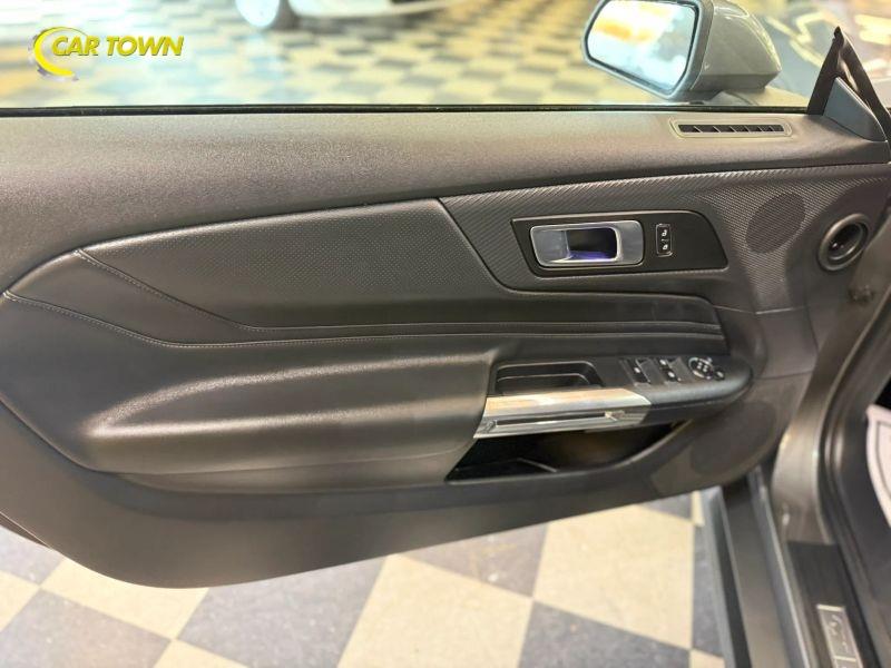 Vehicle photo 20