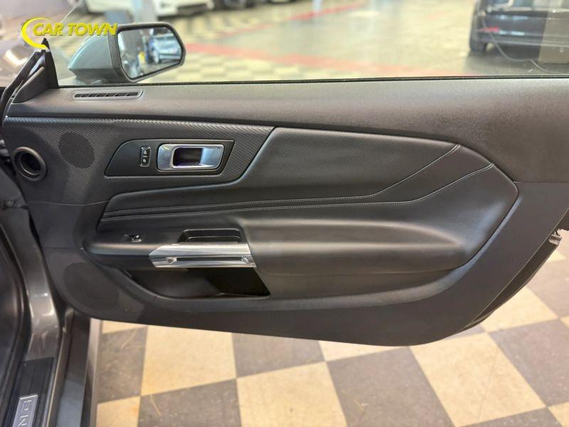 Vehicle photo 21