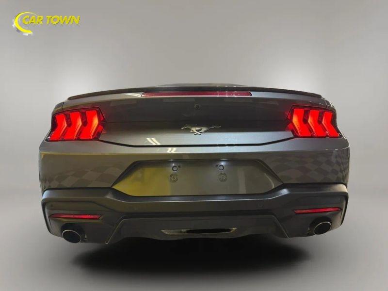 Vehicle photo 29
