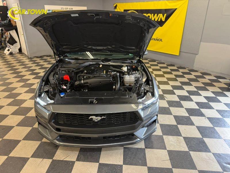 Vehicle photo 33