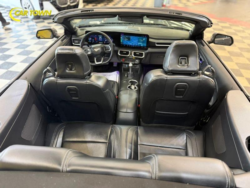 Vehicle photo 41