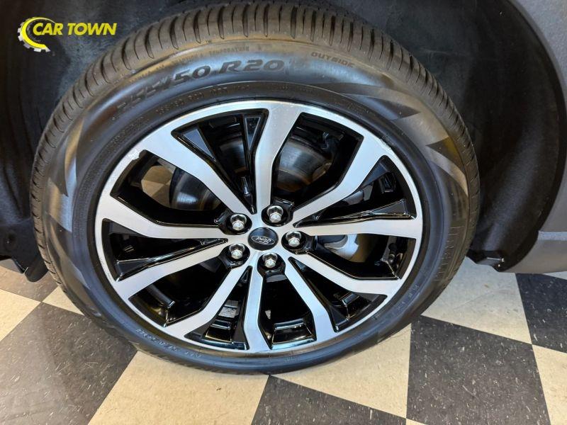 Vehicle photo 15