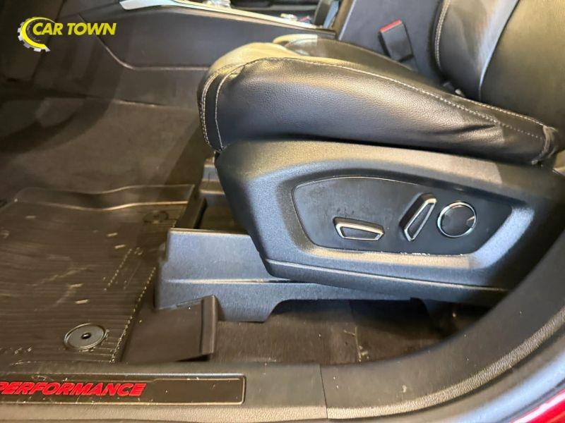 Vehicle photo 18