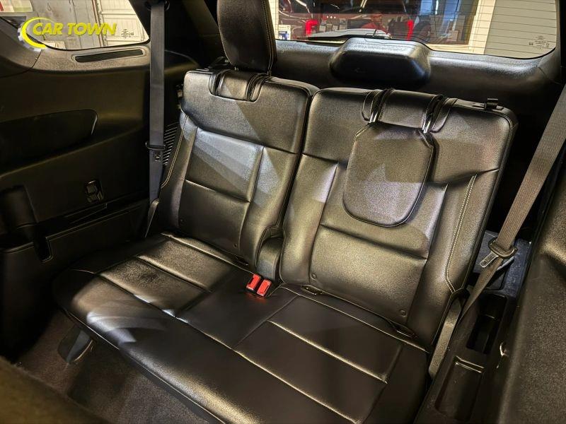 Vehicle photo 25