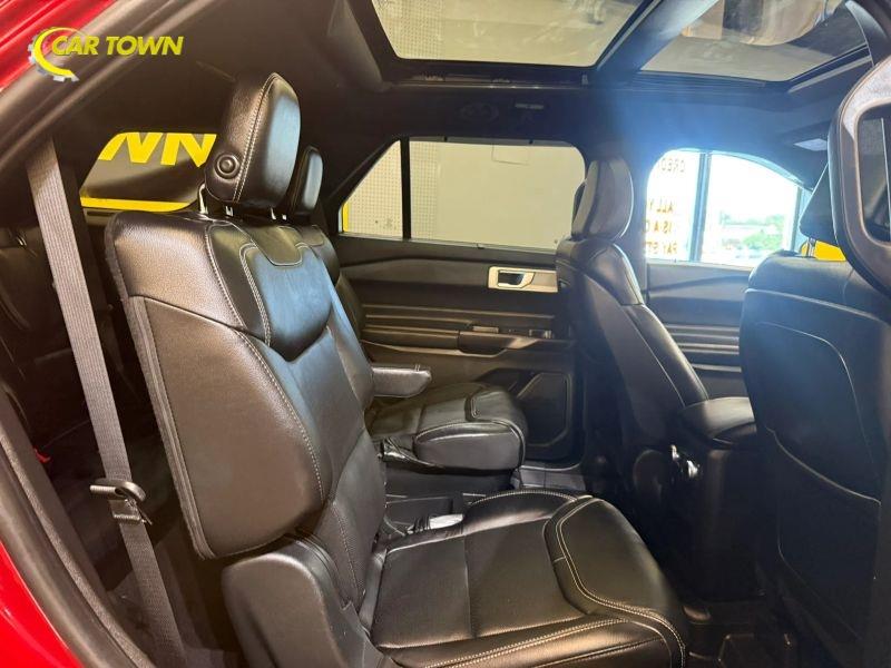 Vehicle photo 30