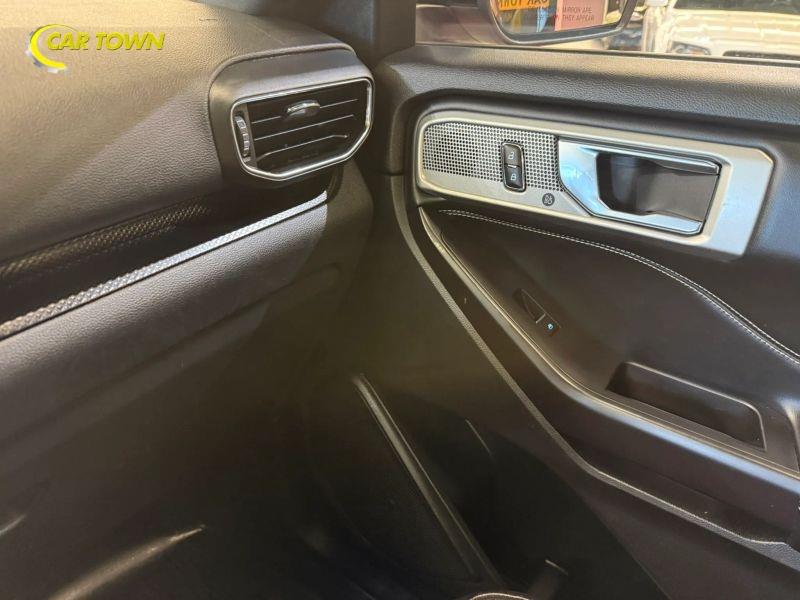 Vehicle photo 42