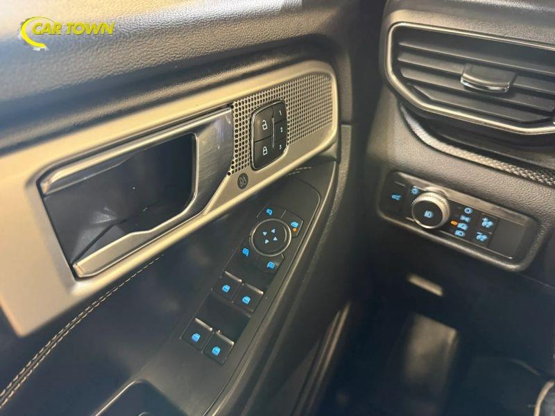 Vehicle photo 43