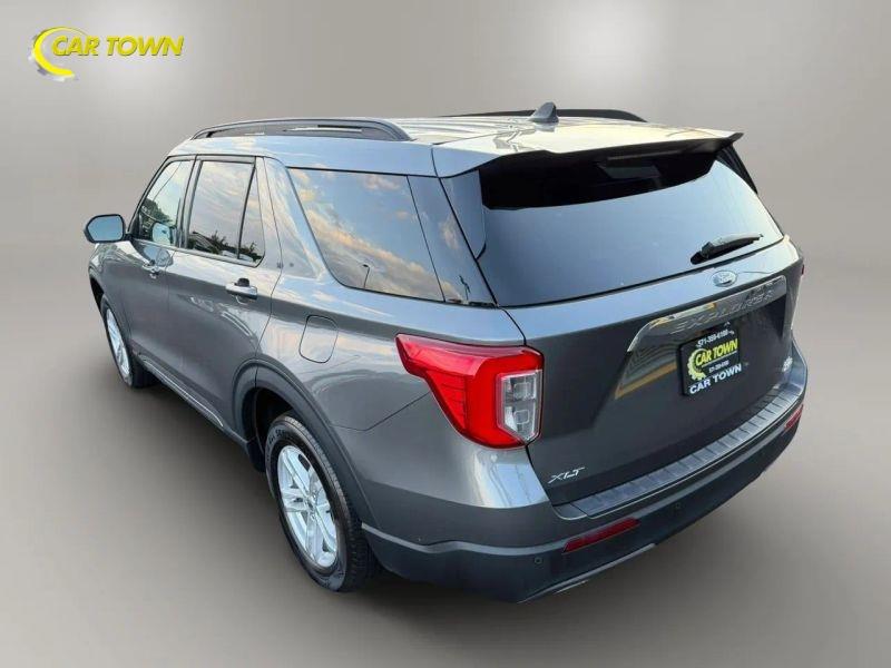 Vehicle photo 12