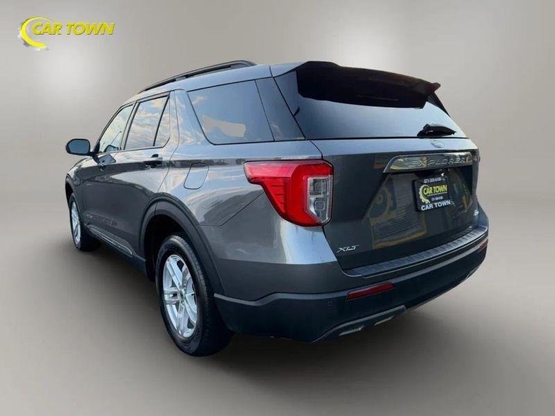 Vehicle photo 13