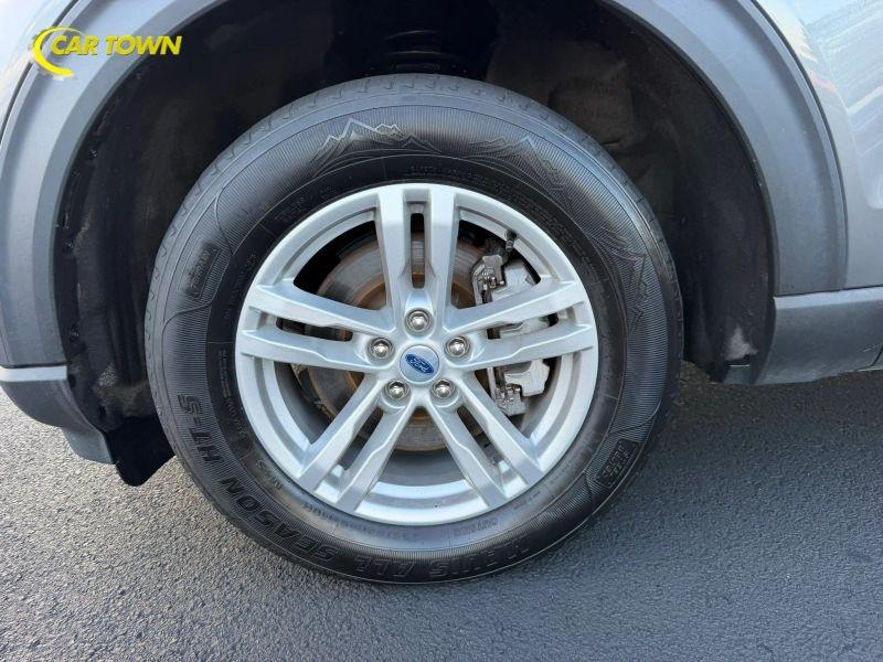 Vehicle photo 15