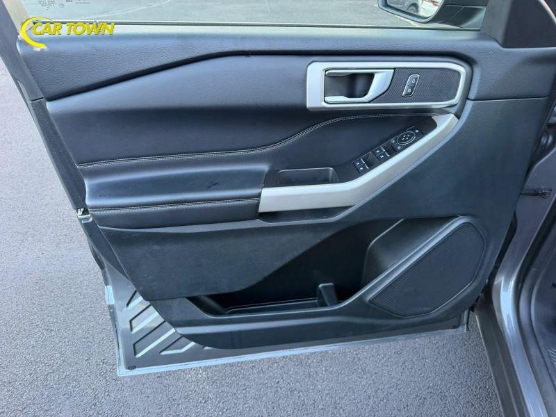 Vehicle photo 17