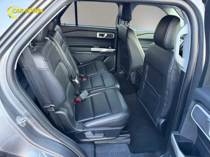 Vehicle photo 24