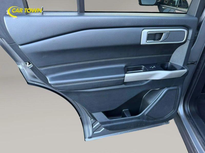 Vehicle photo 28